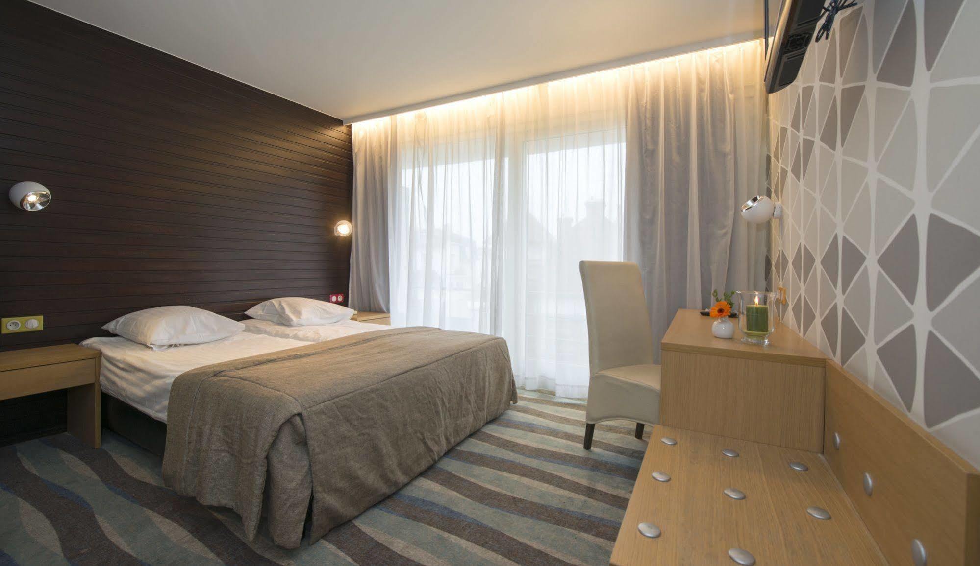 Hotel Maxim เดอปาน ภายนอก รูปภาพ